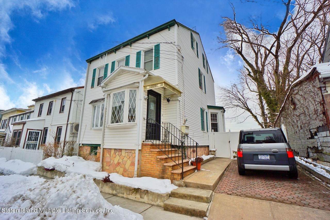 223 Van Duzer Street - Photo 1