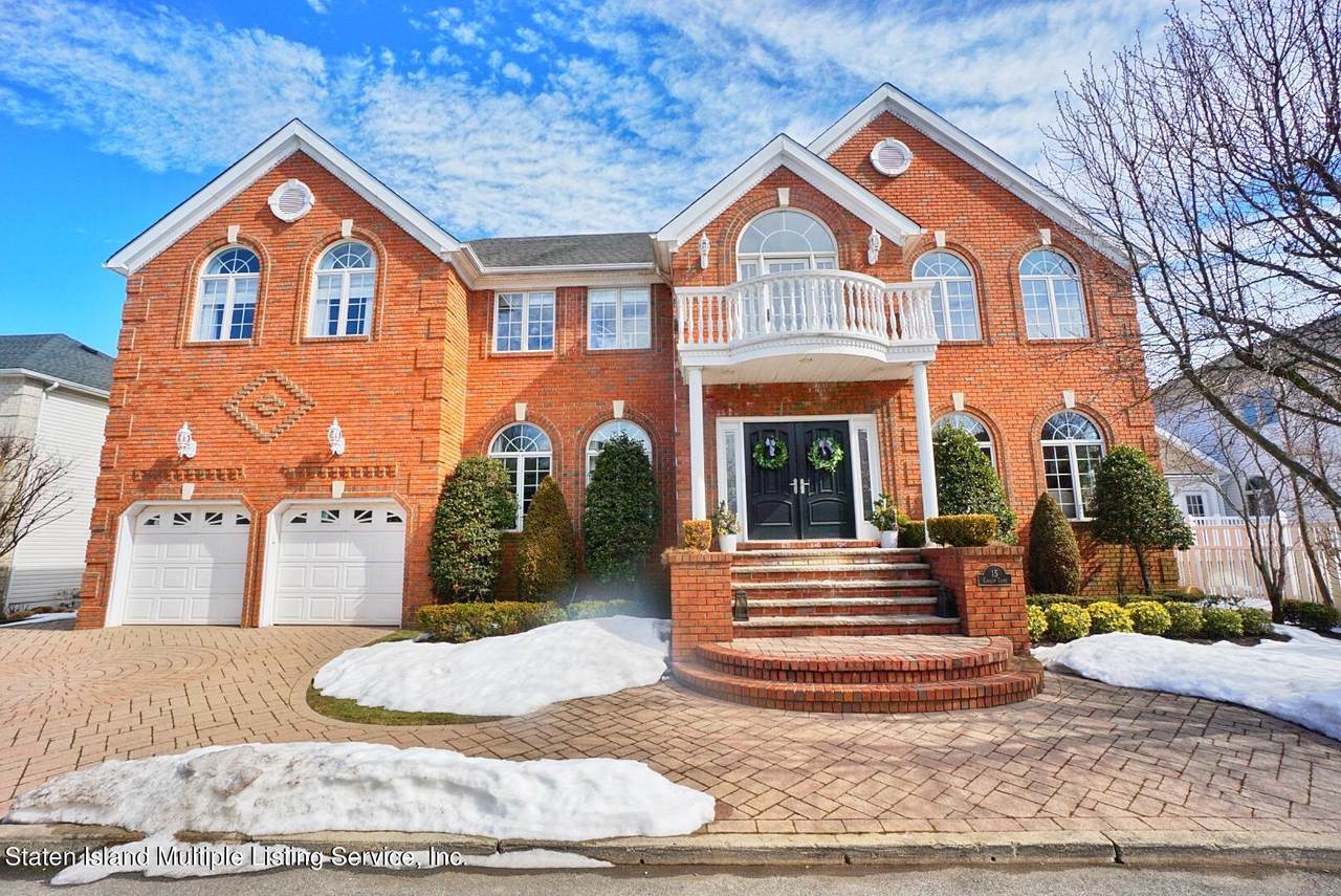 15 Carolyn Court - Photo 1