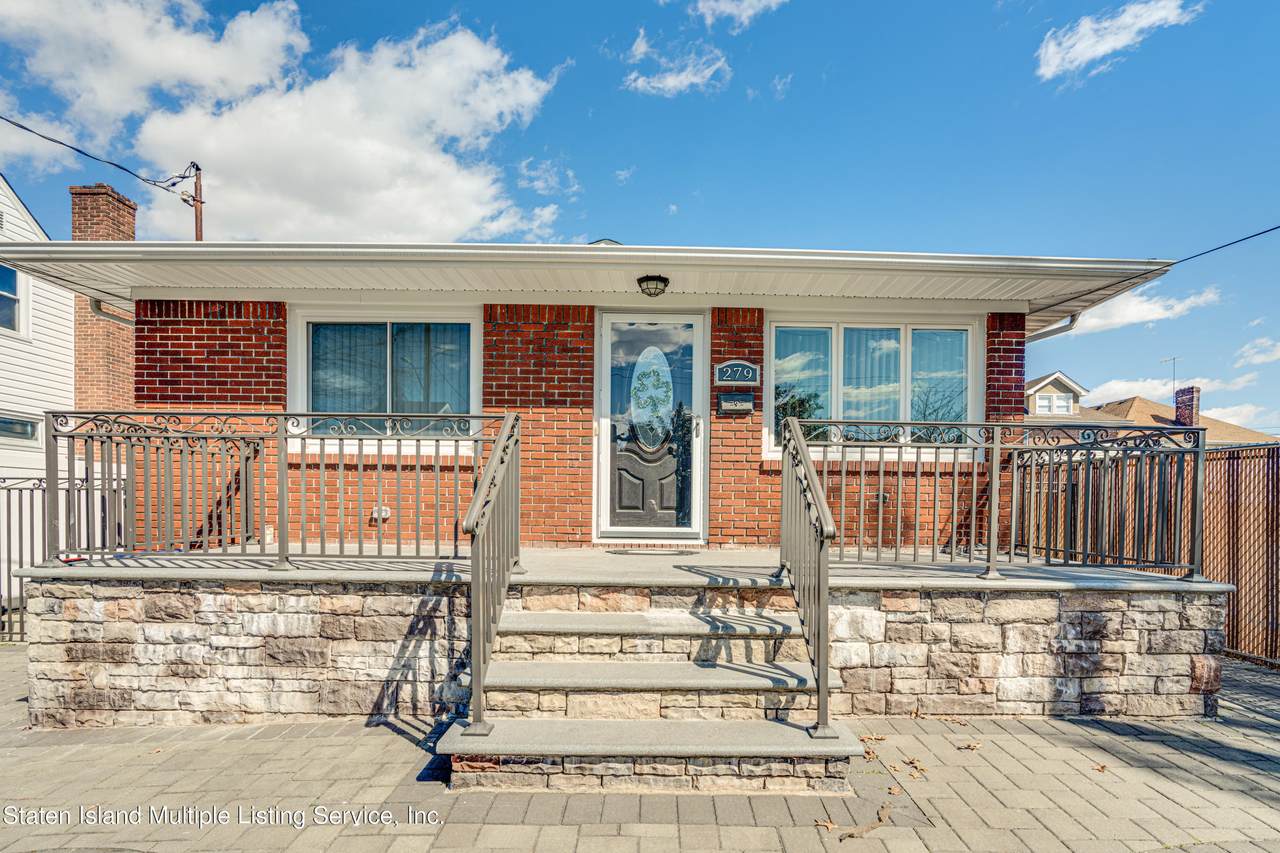 279 Garretson Avenue - Photo 1