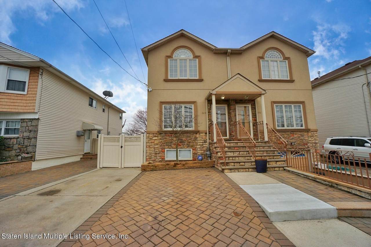 1214 Rockland Avenue - Photo 1