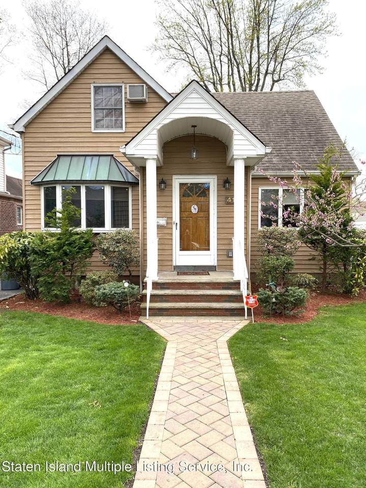 418 Robinson Avenue - Photo 1
