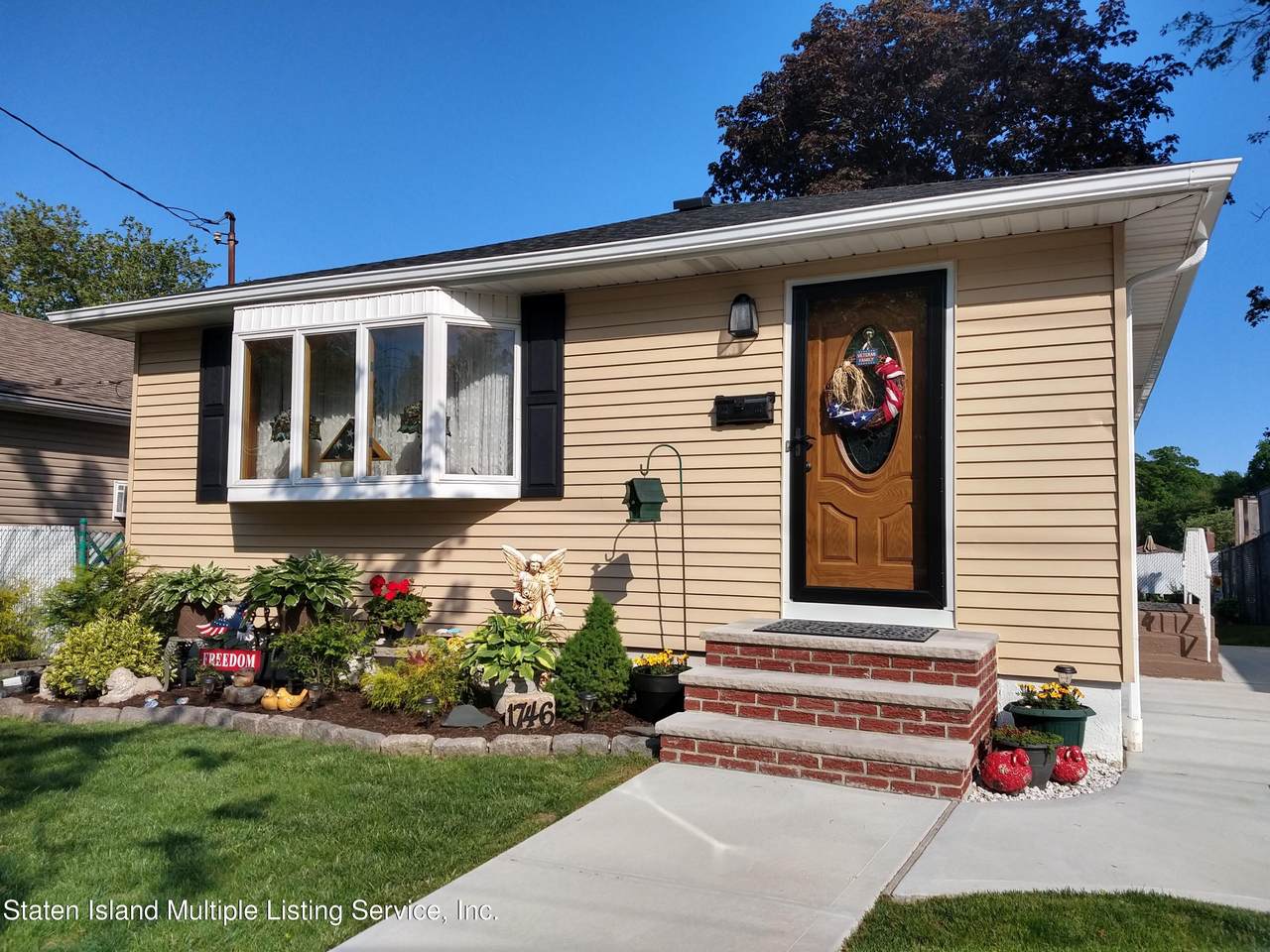 1746 Railroad Avenue - Photo 1