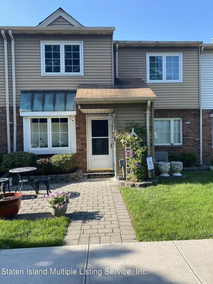 12 Franklin Lane - Photo 1