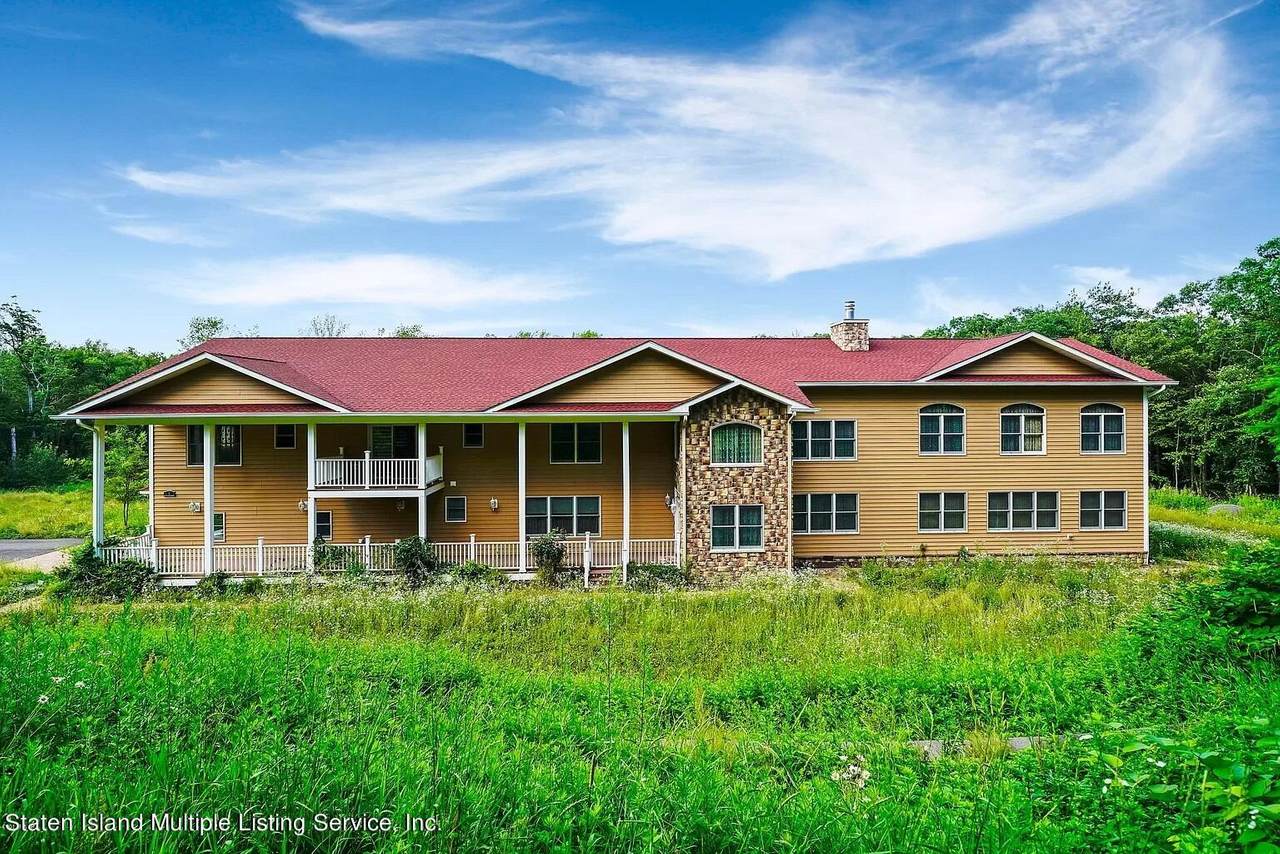 241 Hunters Lane - Photo 1