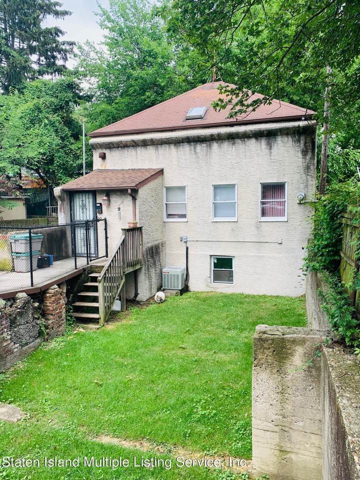 875 Tompkins Avenue - Photo 1