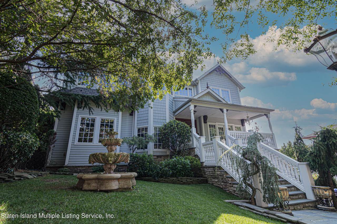 208 Brehaut Avenue - Photo 1