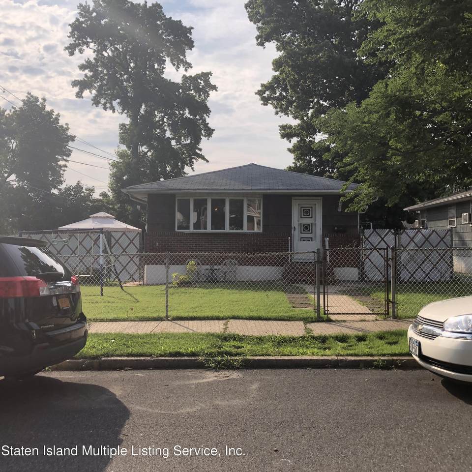 423 Medina Street - Photo 1