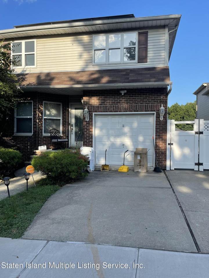 11 Helene Court - Photo 1