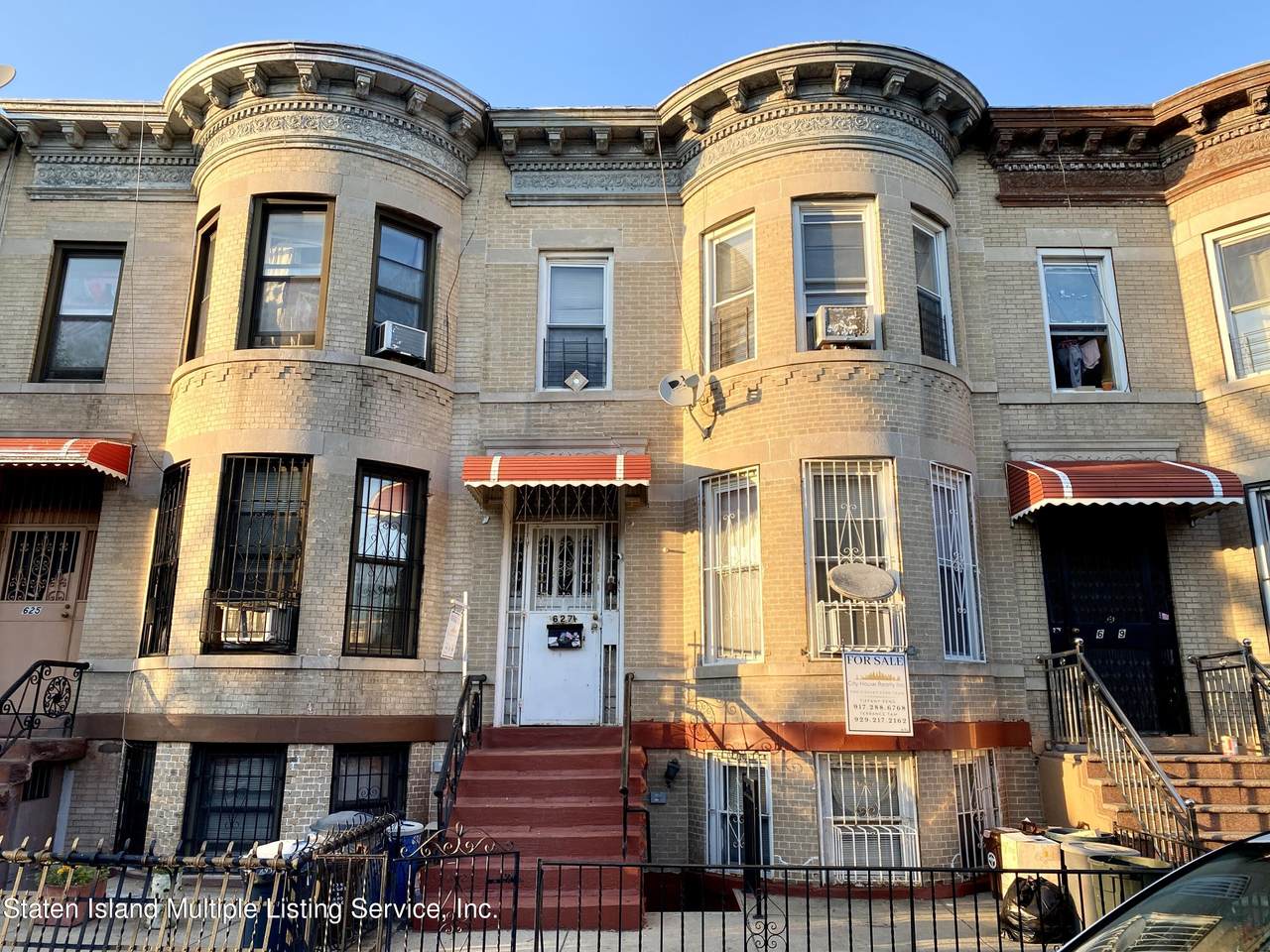 627 61 Street - Photo 1