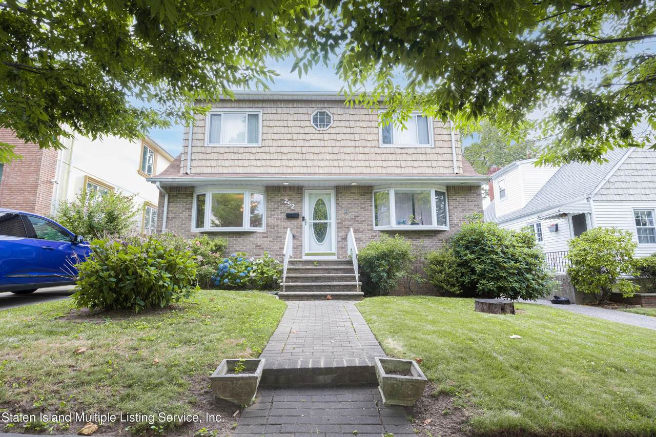 252 Mountainview Avenue - Photo 1