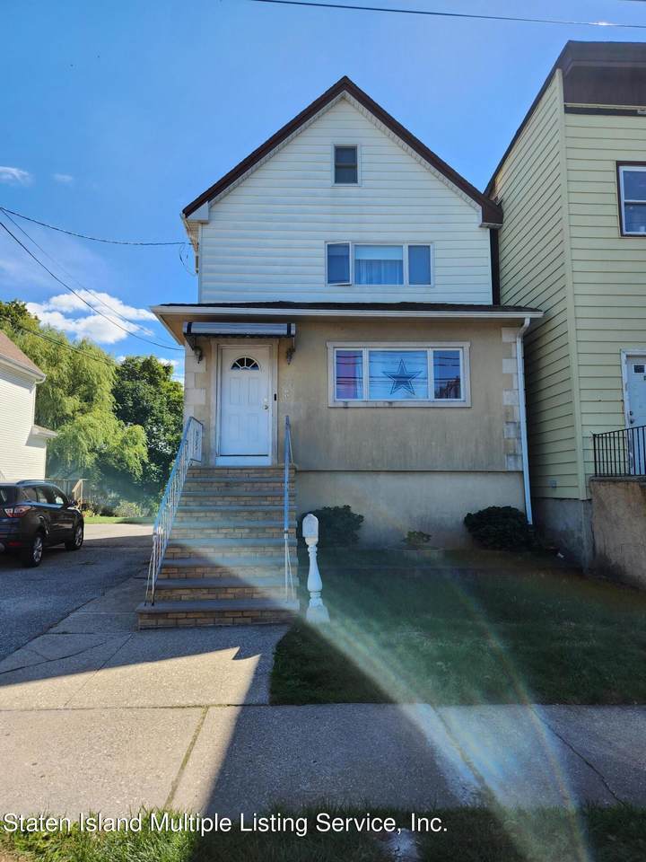 178 Hylan Boulevard - Photo 1