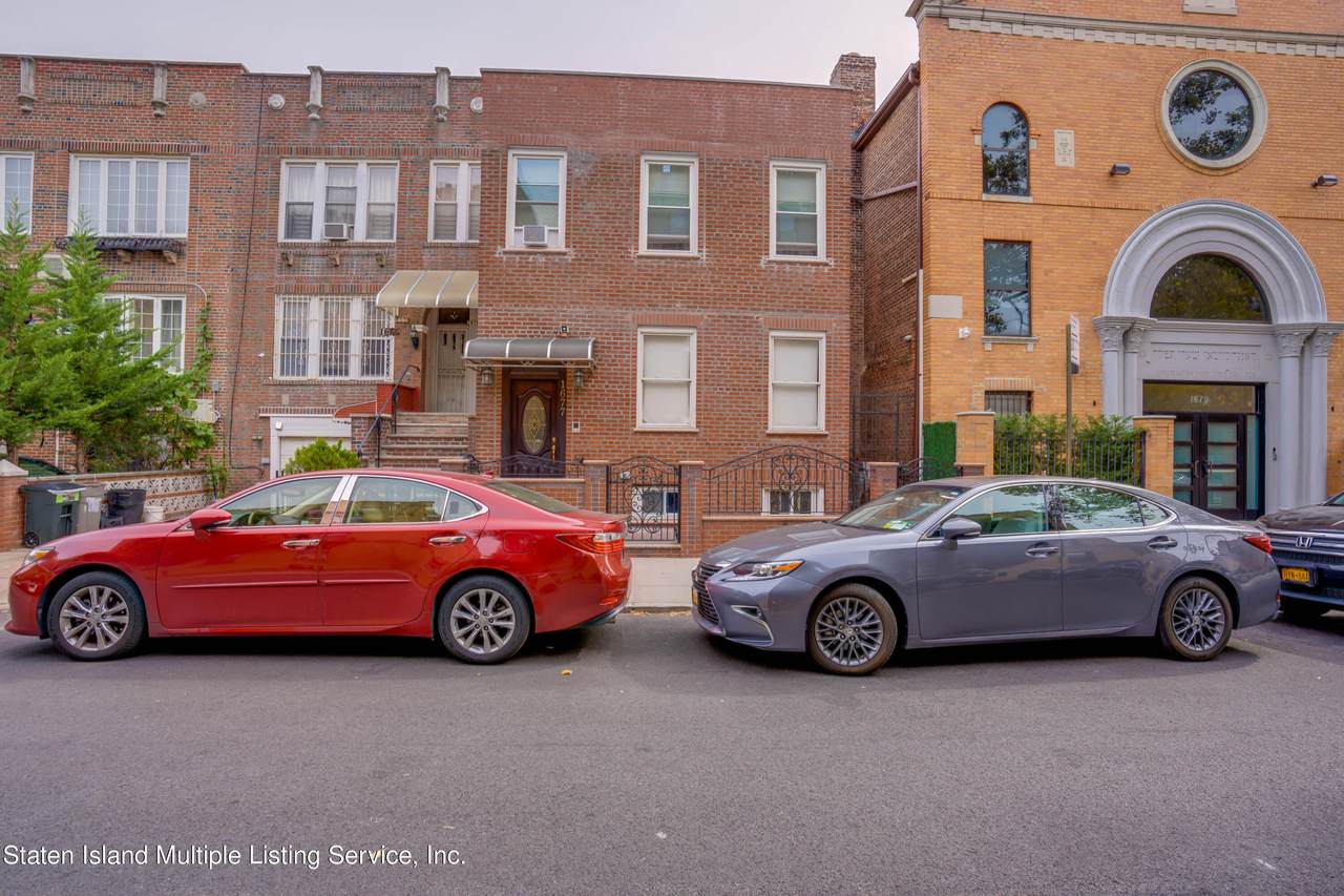 1677 West 1st Street - Photo 1