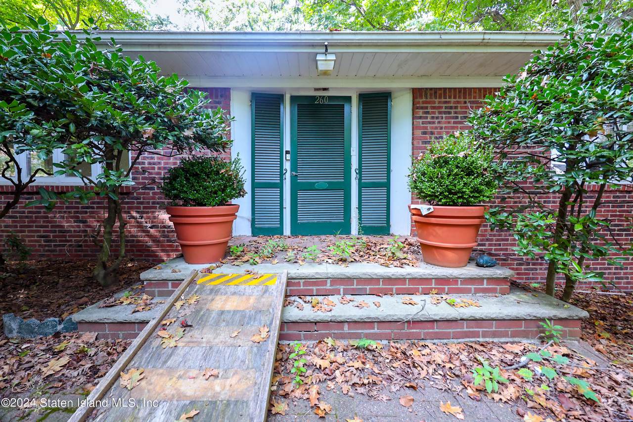 260 Douglas Road - Photo 1
