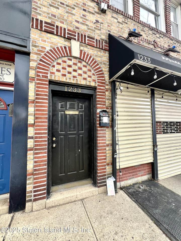 1233 Bay Street - Photo 1