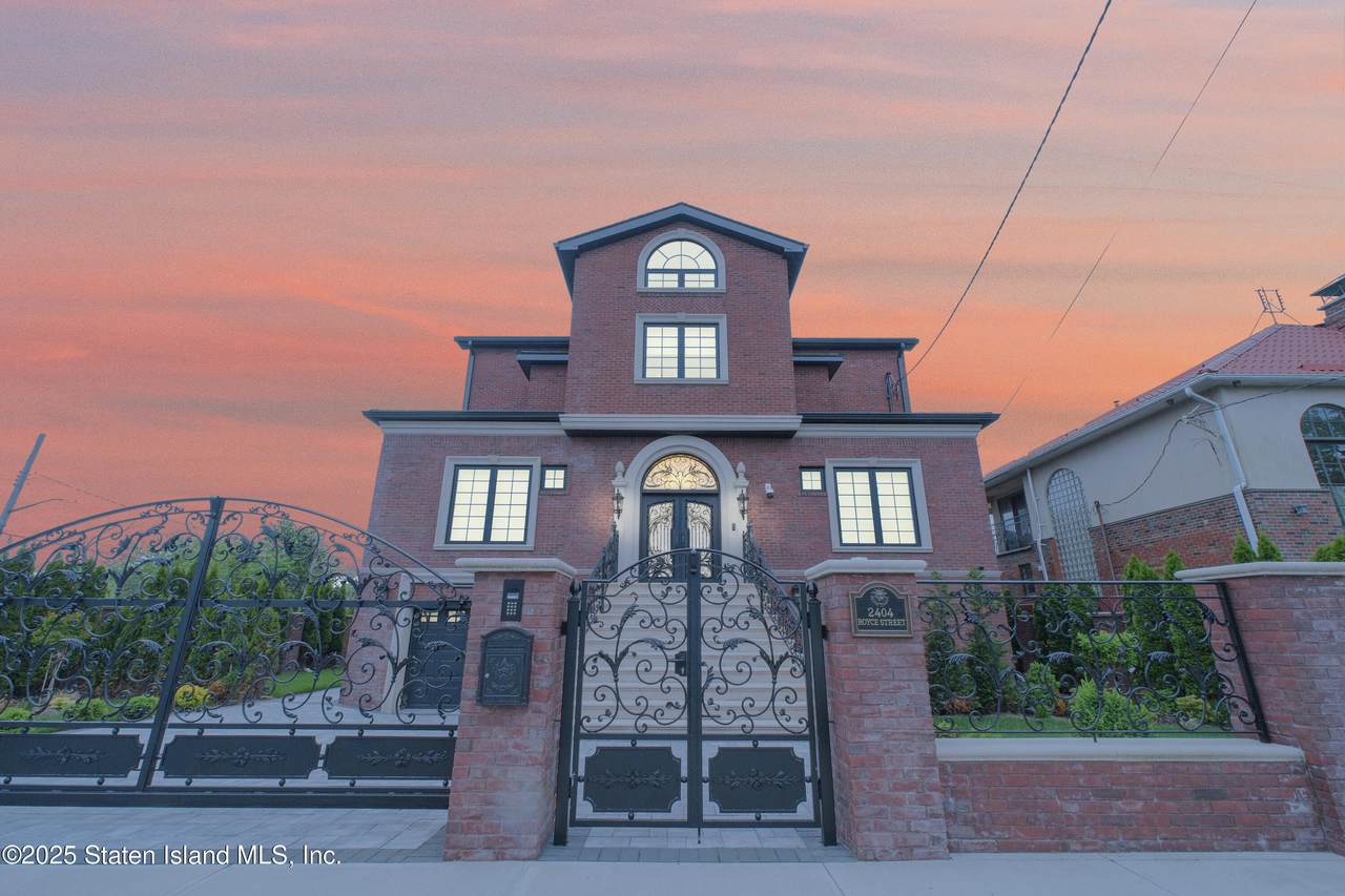 2404 Royce Street - Photo 1