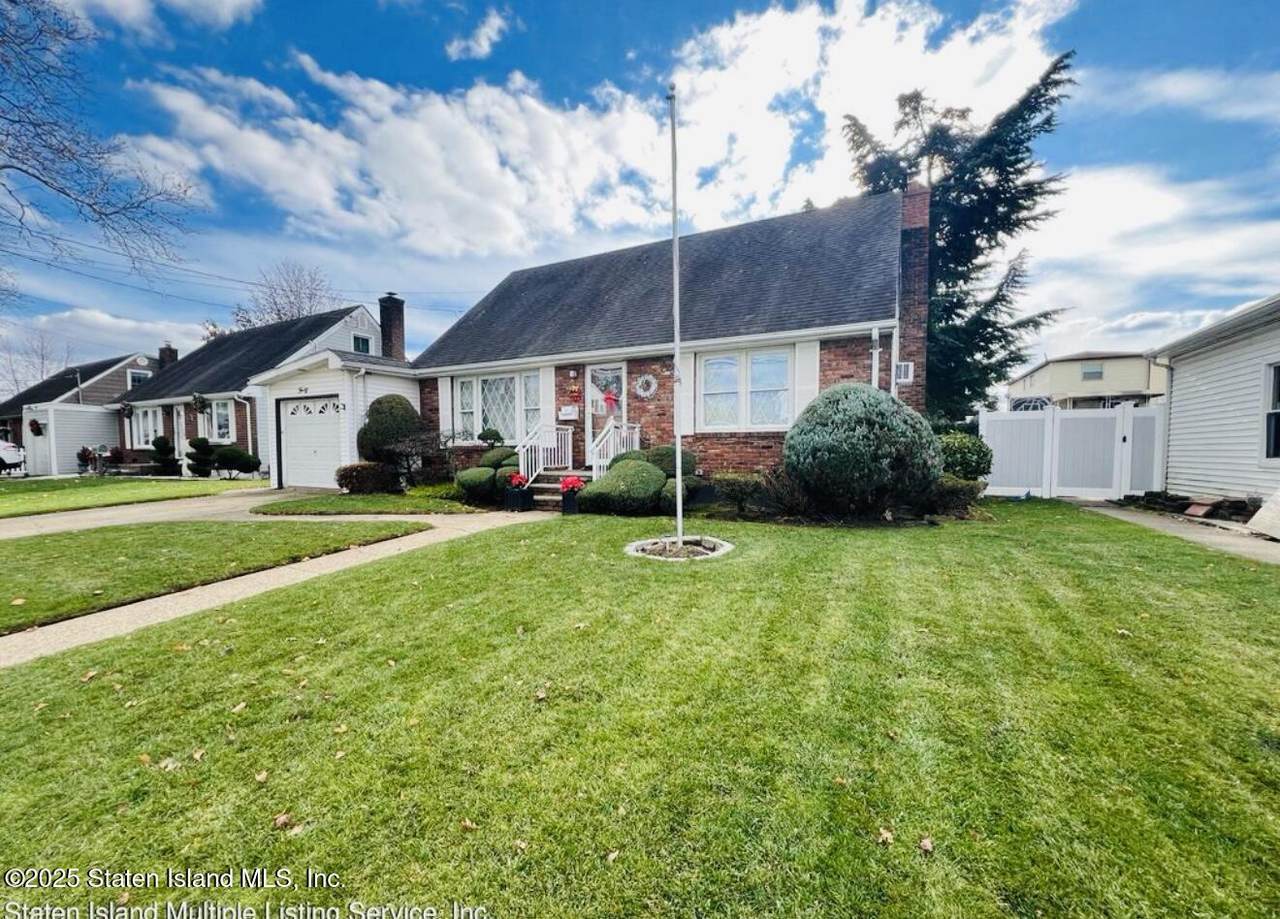 40 Lander Avenue - Photo 1