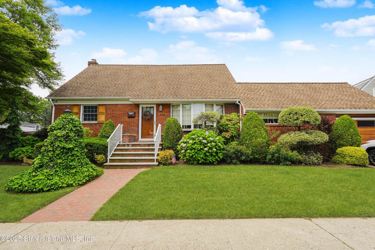 210 Lincoln Avenue - Photo 1