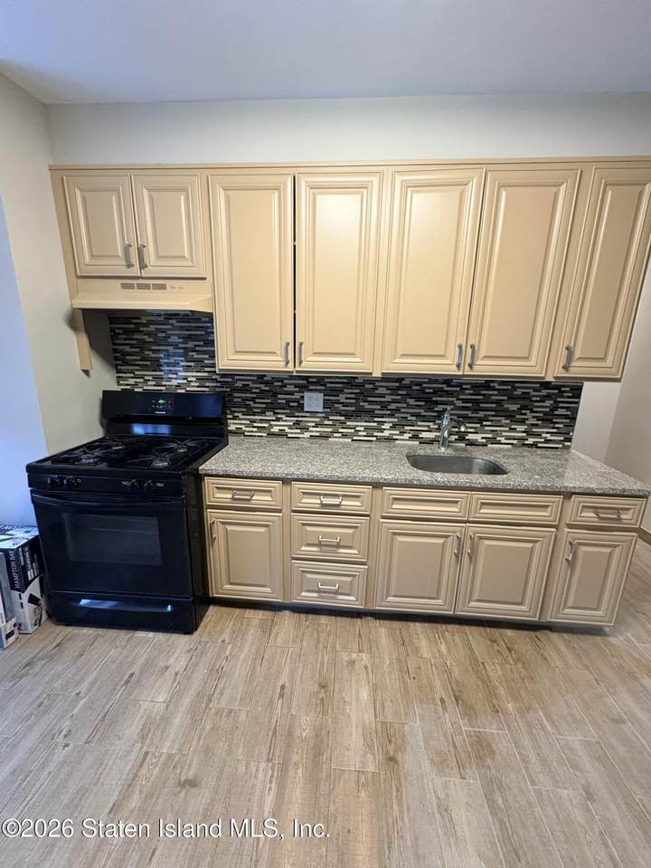 225 Victory Boulevard - Photo 1