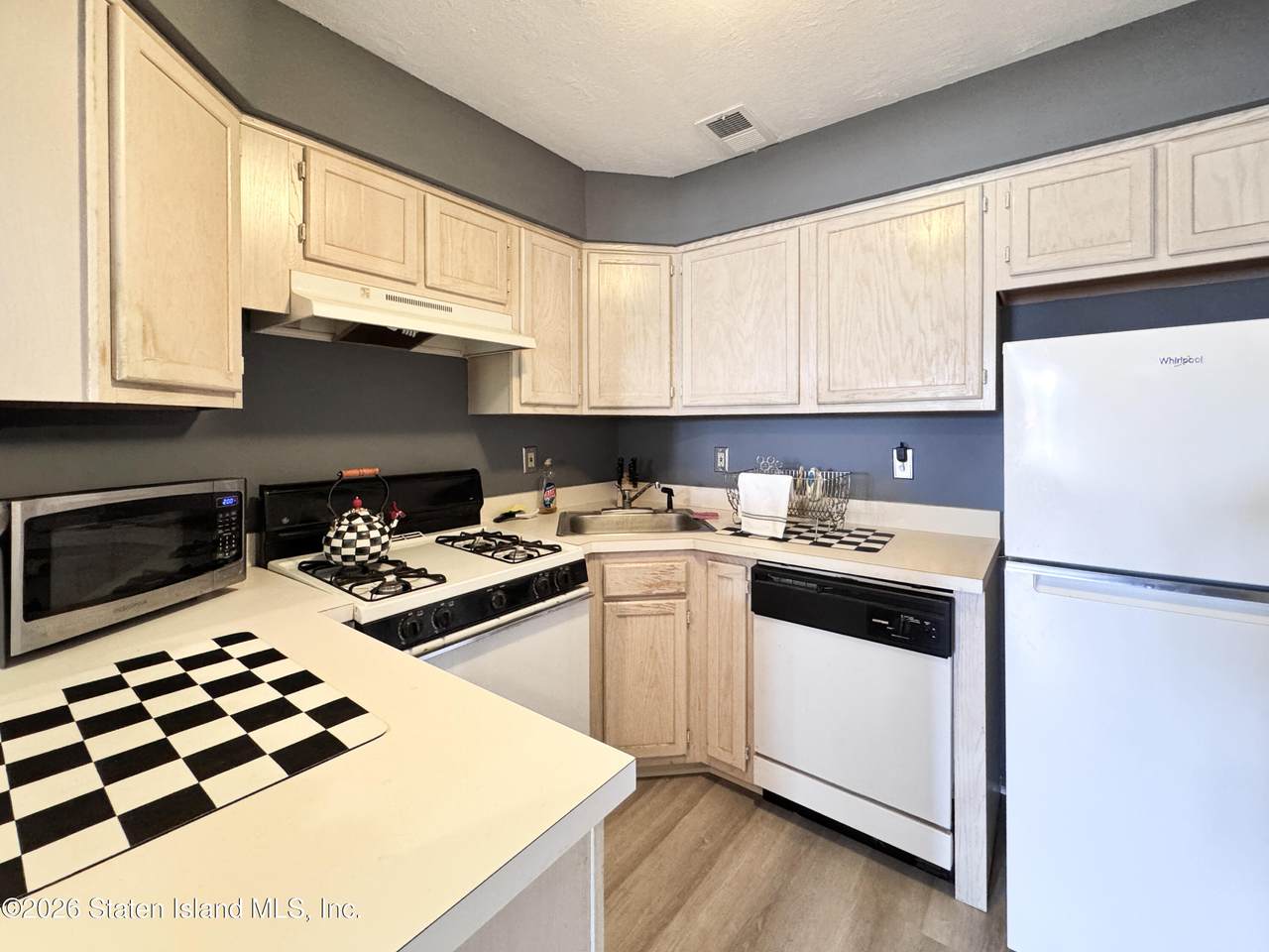 https://bt-photos.global.ssl.fastly.net/statenisland/1280_boomver_1_2603503-2.jpg