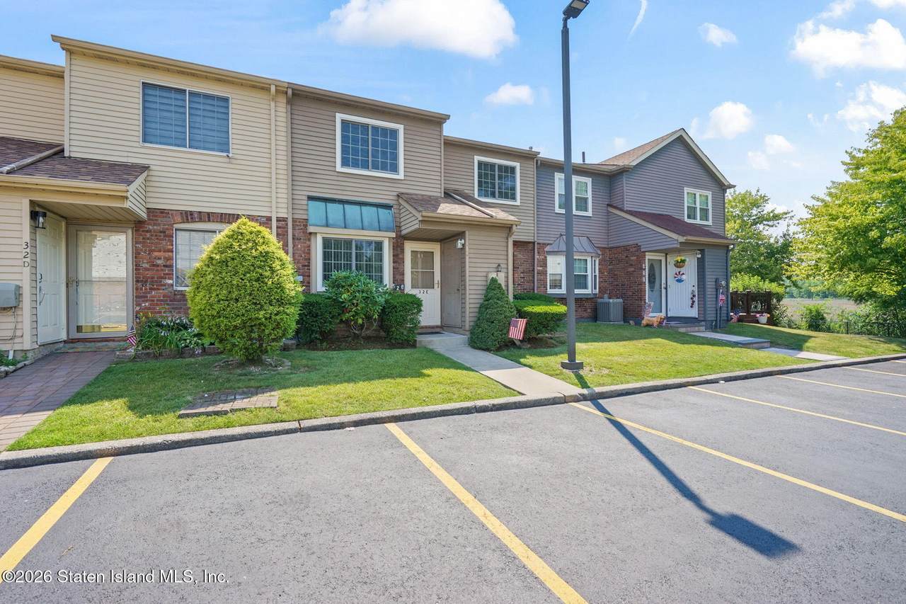 32 Franklin Lane - Photo 1