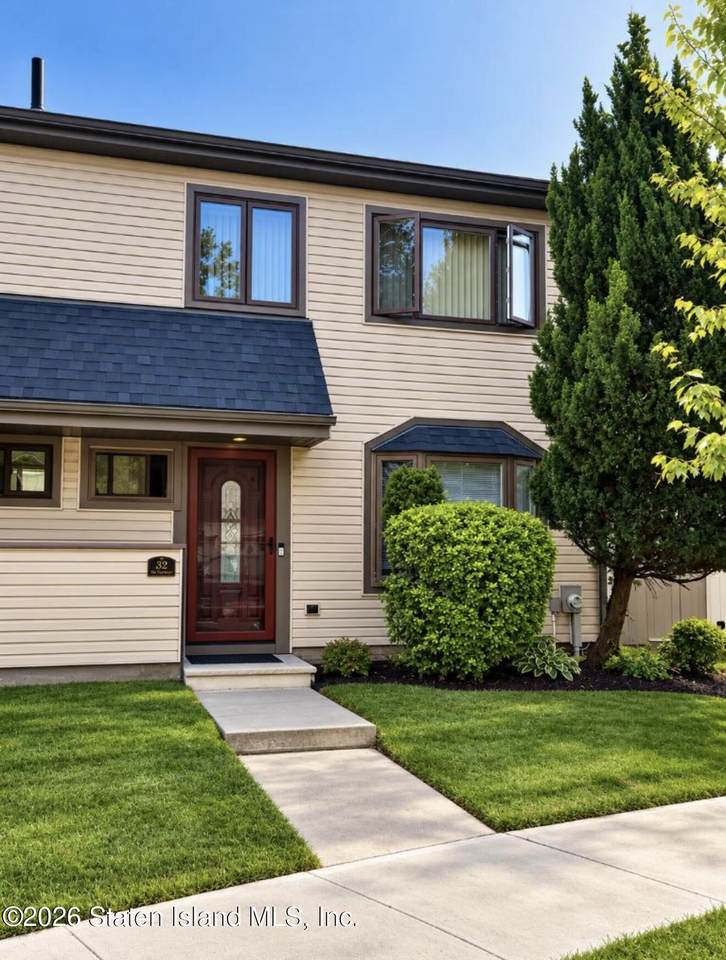 32 Charleston Avenue - Photo 1