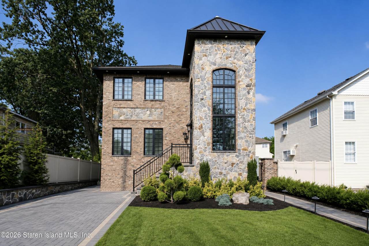 368 Sleight Avenue - Photo 1