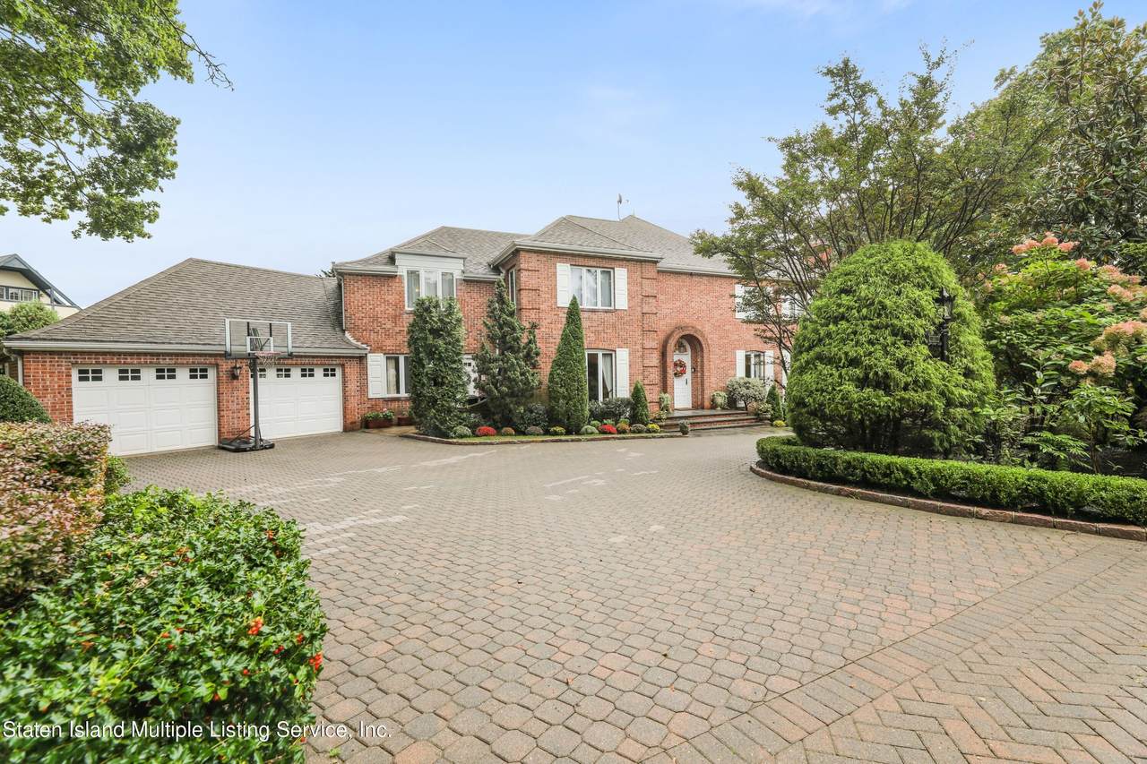255 Benedict Road - Photo 1