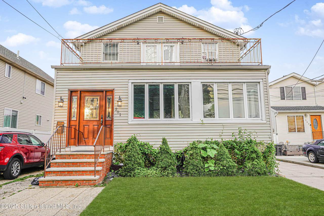 201 Van Name Avenue - Photo 1