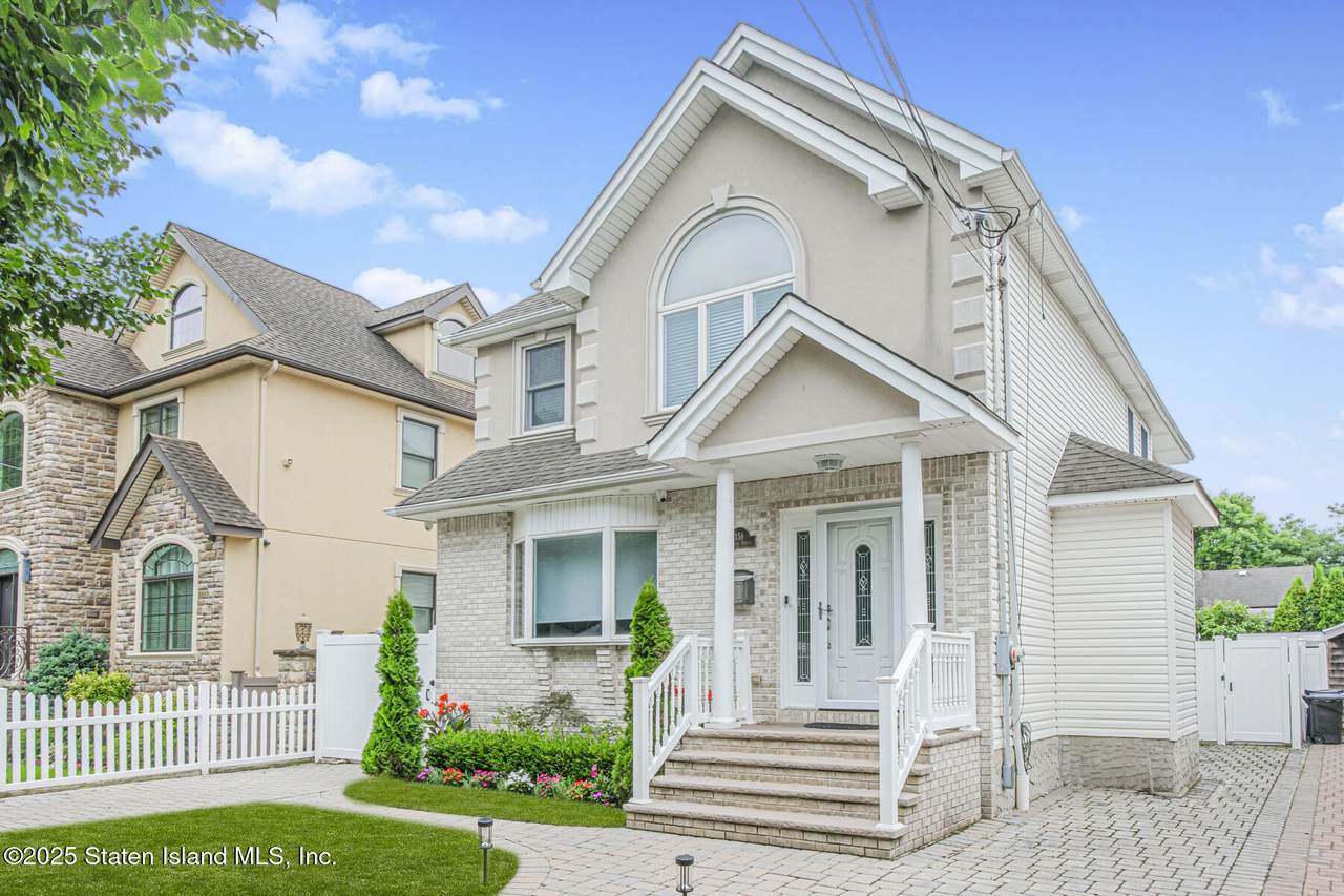 158 Kingdom Avenue - Photo 1