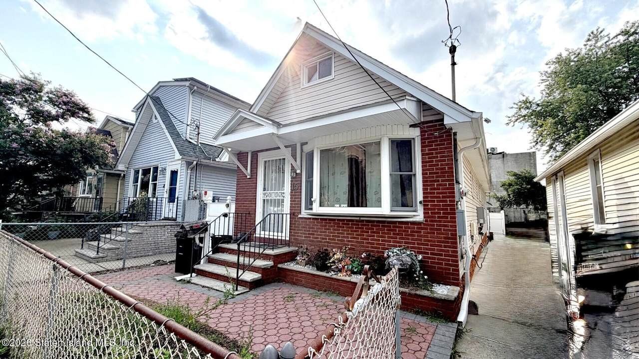15 Sweetwater Avenue - Photo 1