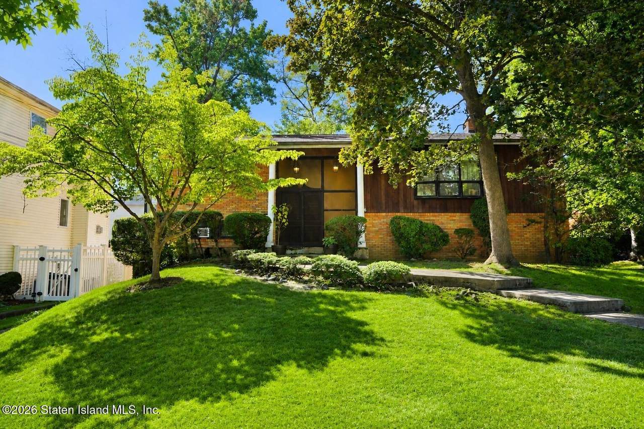 136 Adelaide Avenue - Photo 1