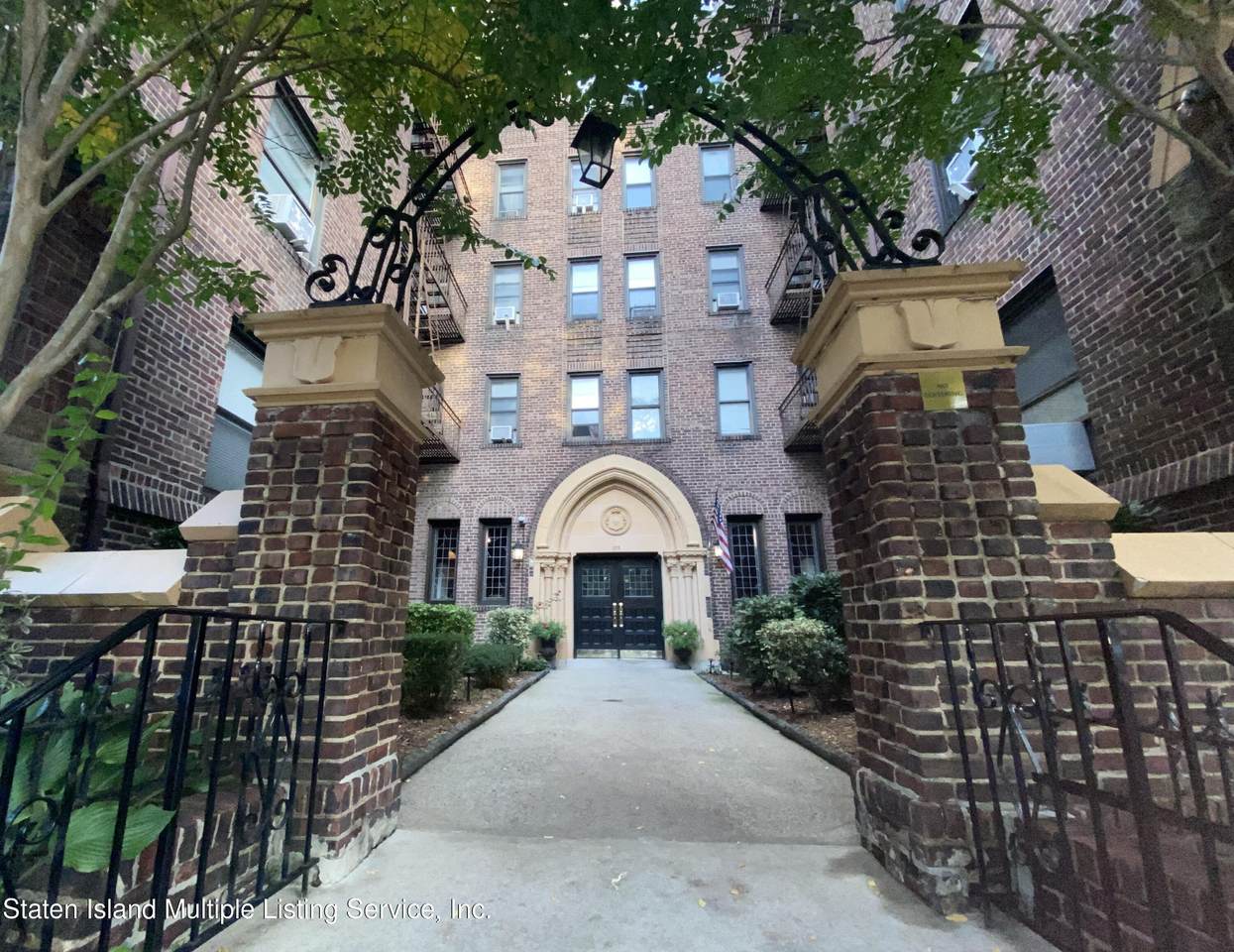 215 Hart Boulevard - Photo 1