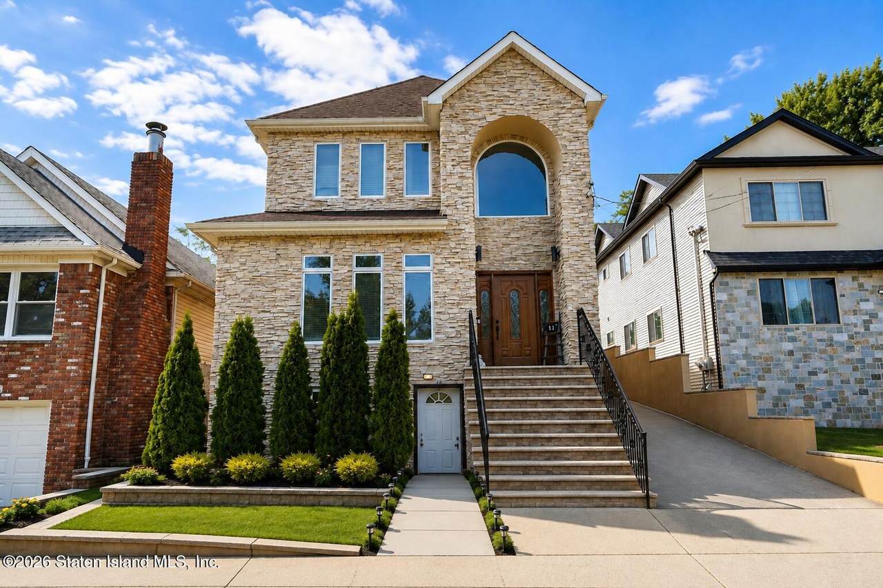 17 Russell Street - Photo 1