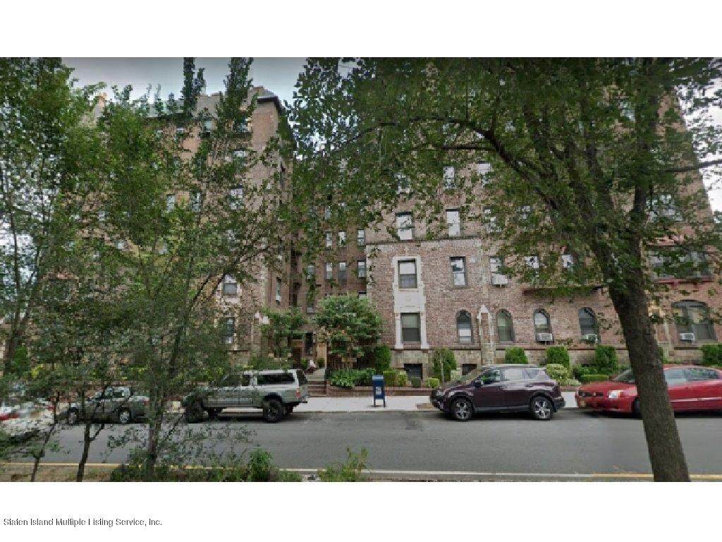 215 Hart Boulevard - Photo 1