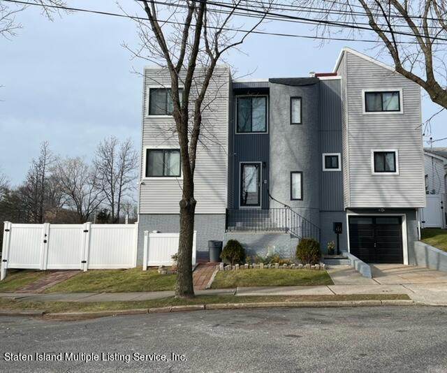 431 Edgegrove Avenue - Photo 1