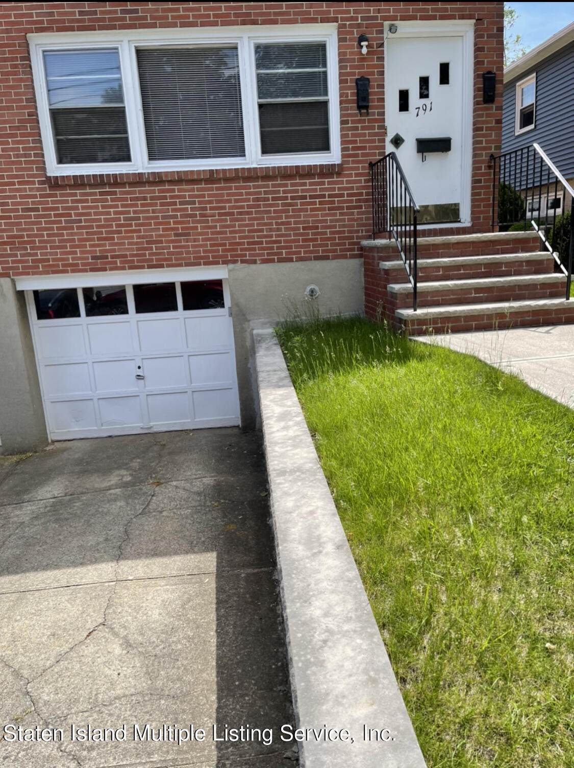 791 Davis Avenue - Photo 1