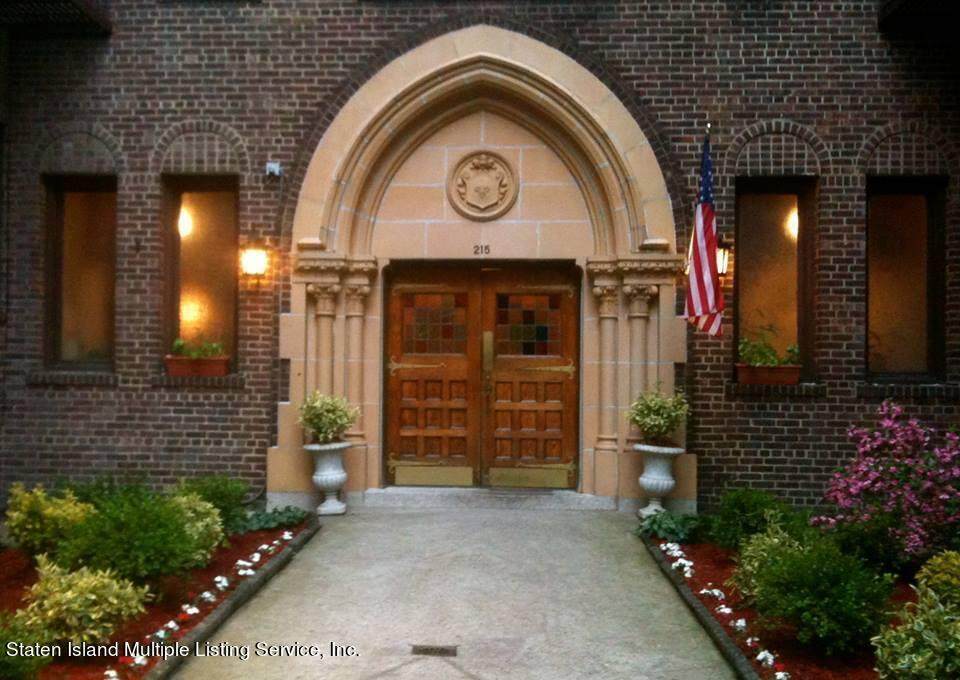 215 Hart Boulevard - Photo 1