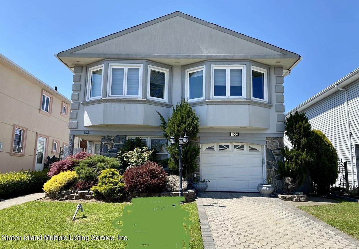 162 Kelly Boulevard - Photo 1