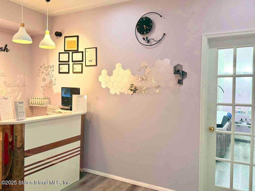 1752 Hylan Boulevard - Photo 1