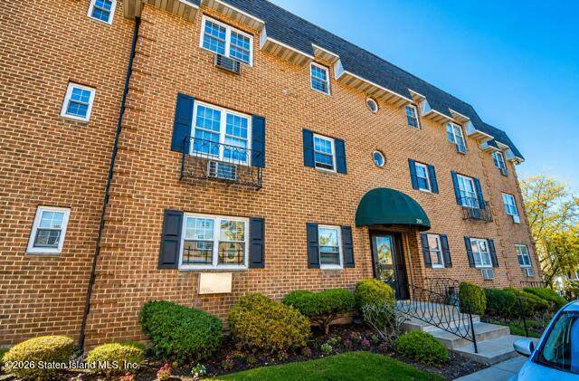390 Maryland Avenue - Photo 1