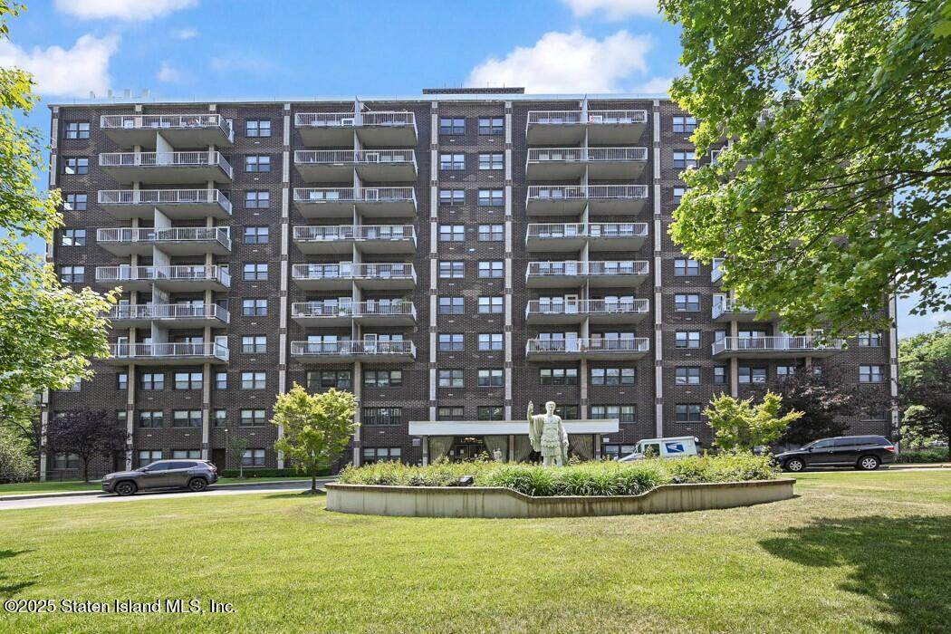 1100 Clove Road - Photo 1