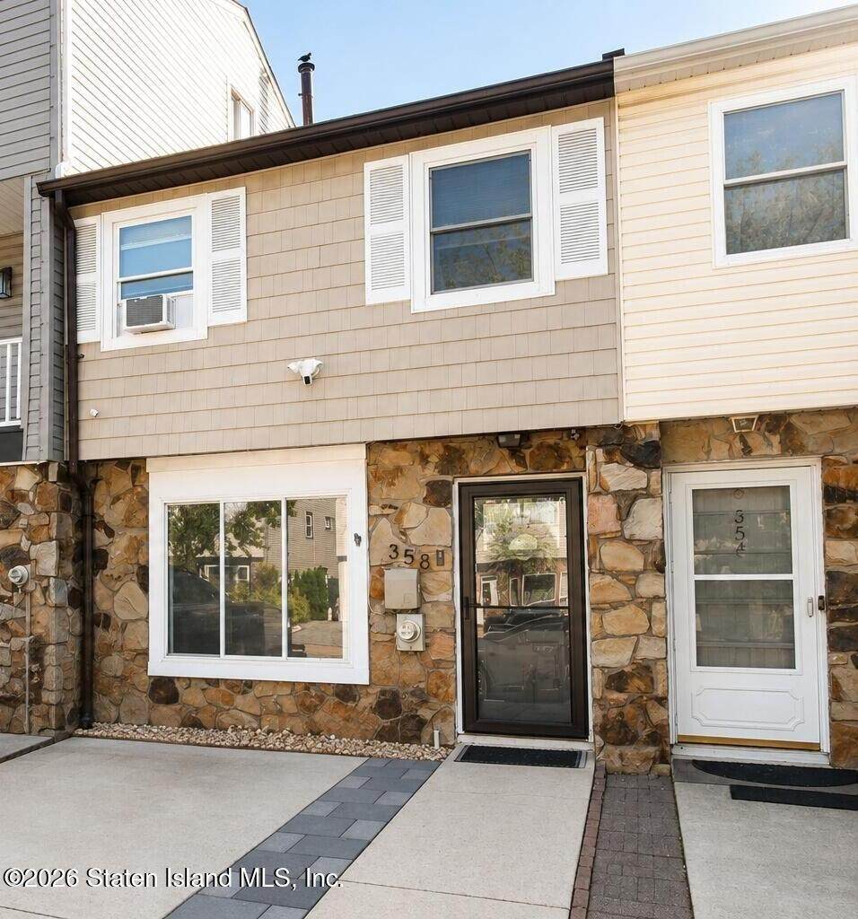 358 Tanglewood Drive - Photo 1