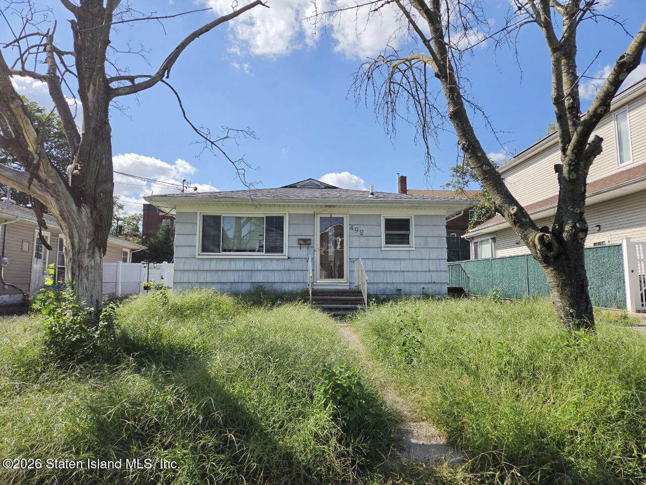 492 Villa Avenue - Photo 1