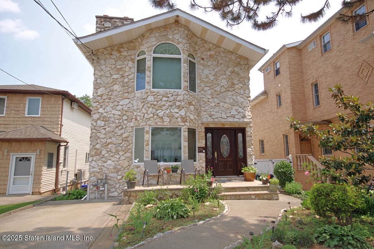 179 Hickory Avenue - Photo 1