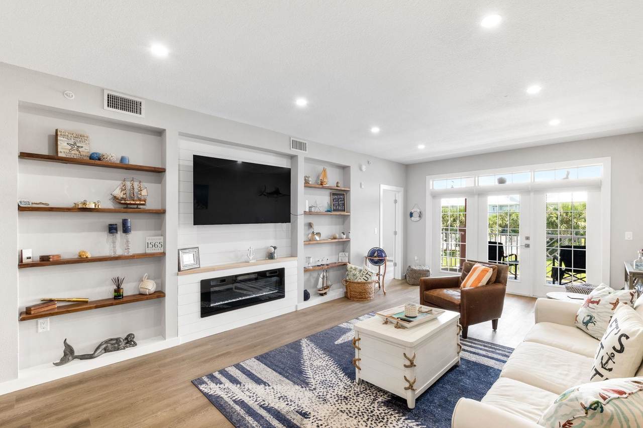 225 Atlantis Cir - Photo 1