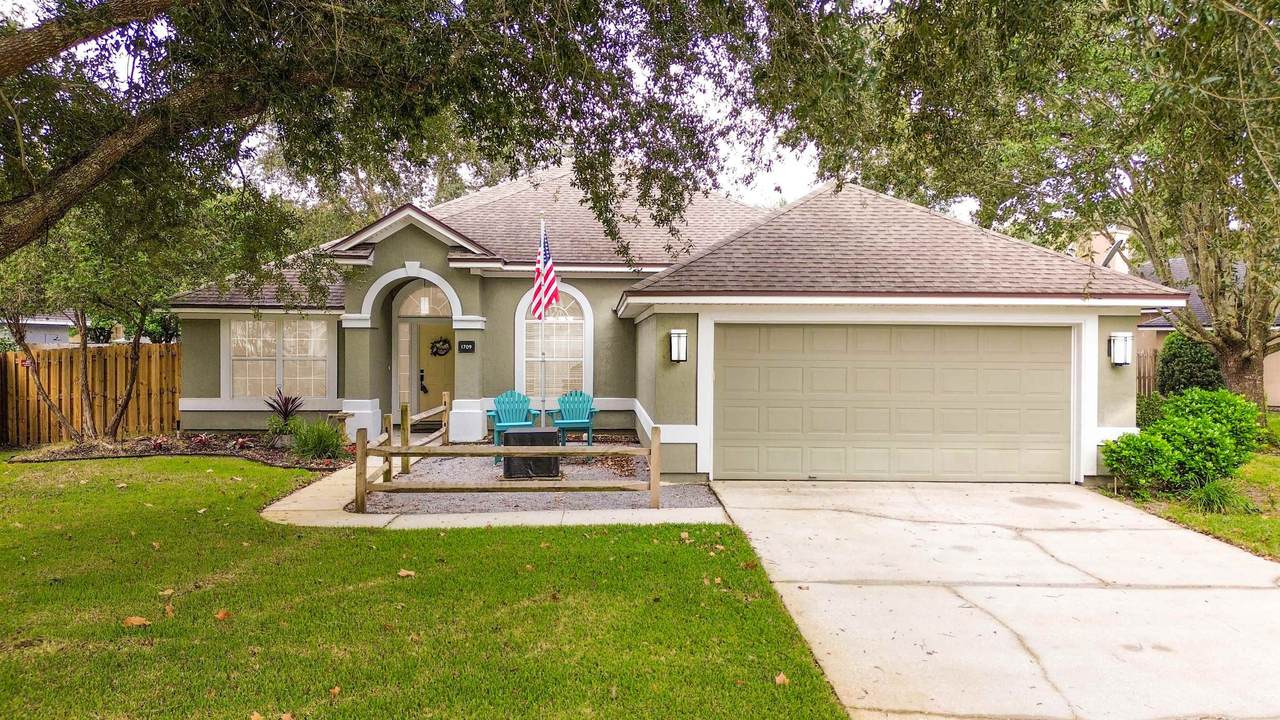 1709 Dartmoor Ln - Photo 1
