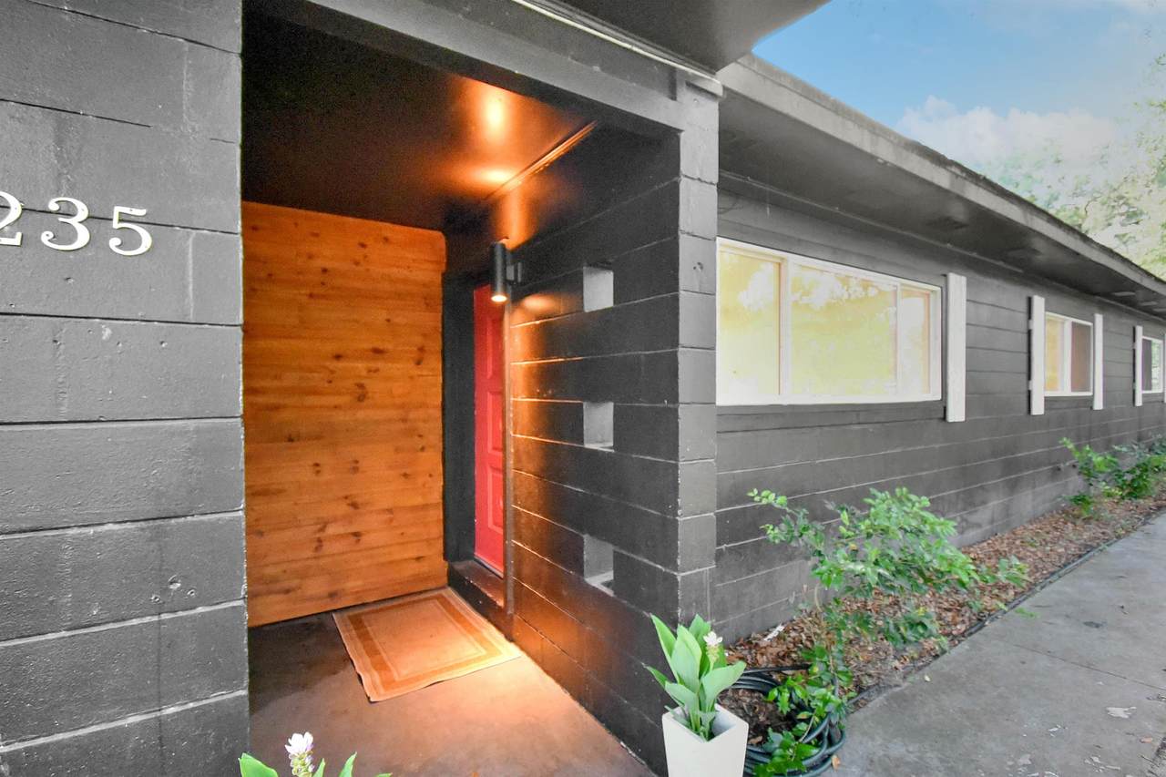 235 N Whitney - Photo 1