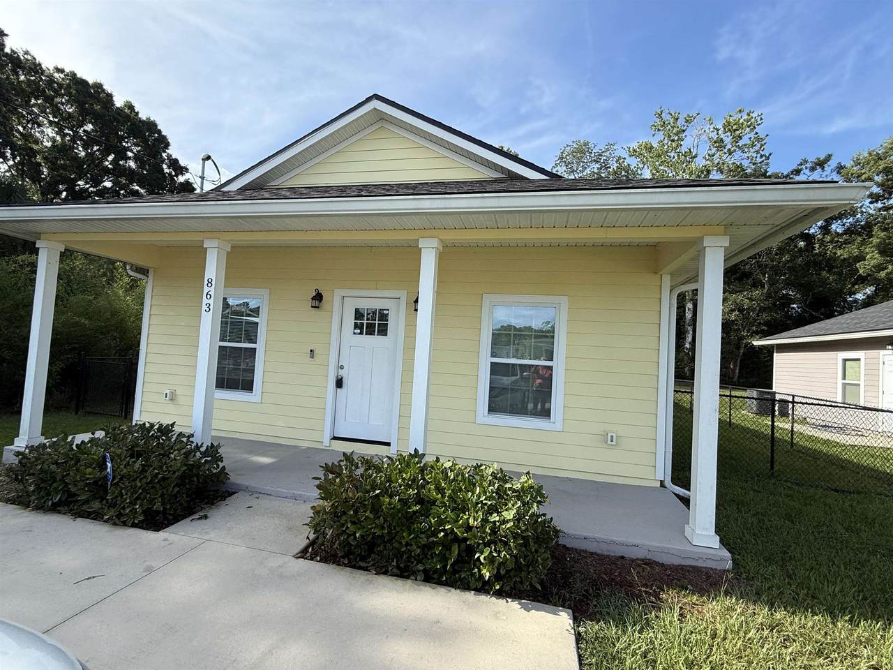 863 Helen Street - Photo 1