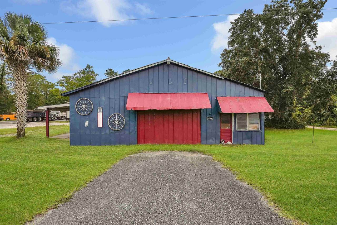 7661 State Road 207 - Photo 1