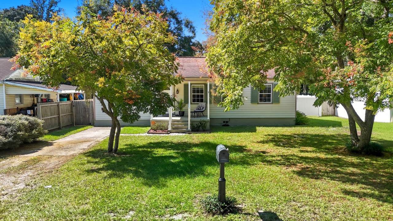 606 Fern St - Photo 1